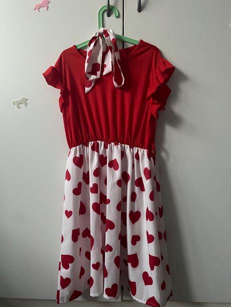 Predám dievčenské šaty veľ.160 cm, 158