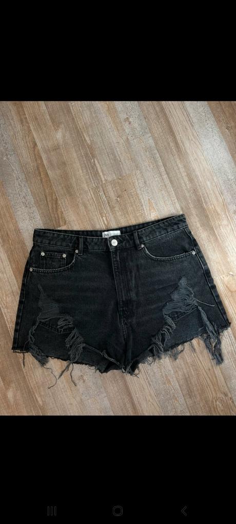 Super štýlové kraťasy, zara,42