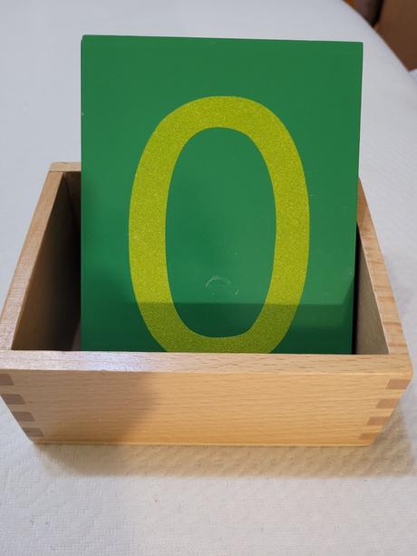 Montessori šmirglové čísla s krabičkou- európske, 