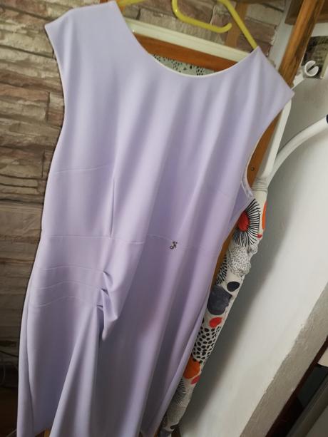 Elegantné lila saty, 46