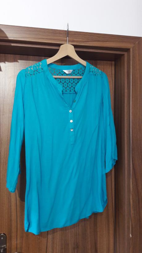 Tyrkysova bluzka, 38