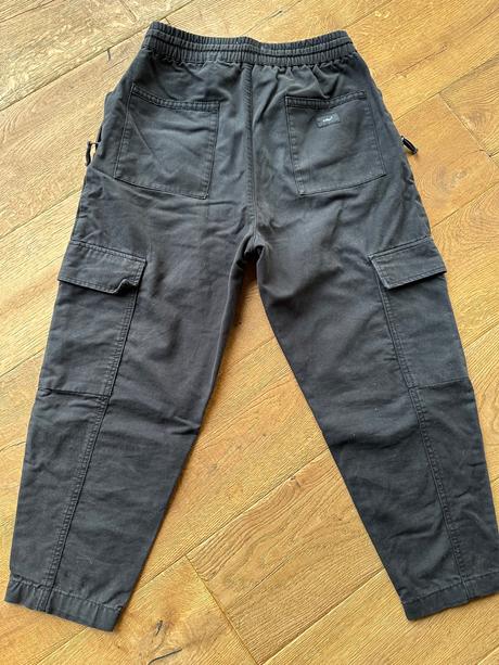 Hrubšie mrkvákové nohavice, bershka,m