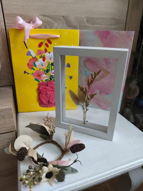 Dekorácia sušený kvet v rámiku plus venček,