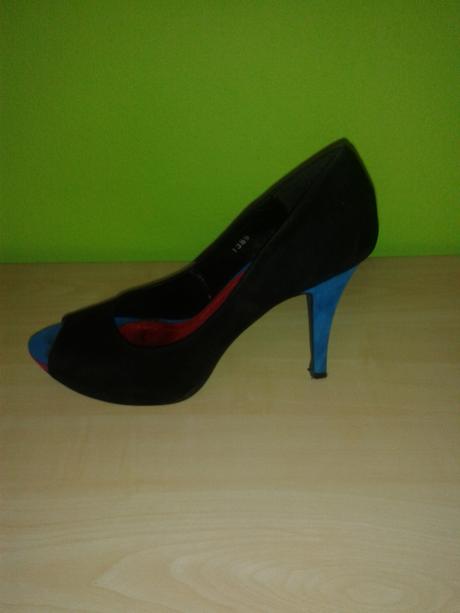 Čierne lodičky, 39