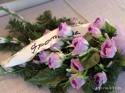 Mohutná vetva na hrob,