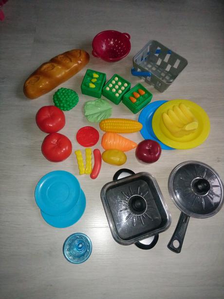 Plastová zelenina s riadom, 