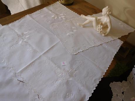 Obrus ručne vyšívaný biely,