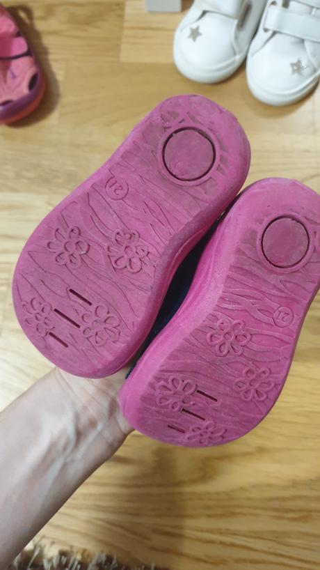 Sandalky, ren but,21