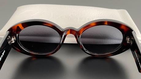 Le specs korytnačinové oválne slnečné okuliare, 