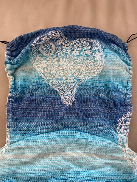 Nosič rischino s krásnym vzorom / srdcia, folklór, rischino