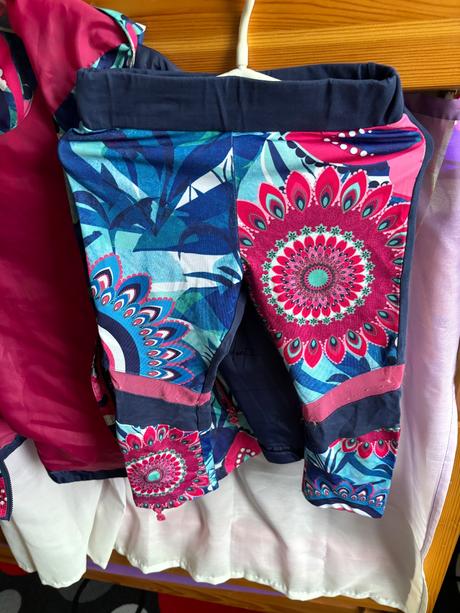 Tenká vetrovka desigual, legíny grátis, desigual,140