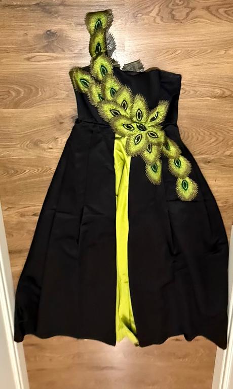 Plesové spoločenské šaty s aplikáciou s-m, m