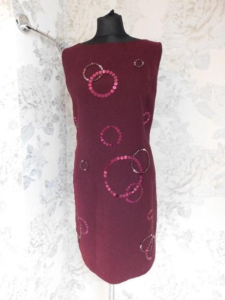 Kvalitne velmi pekne puzdrove šaty, 44