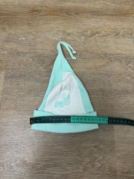 Vrúbkovaná čiapka so zajačikom, 62