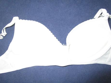 2213. . podprsenka, 90a