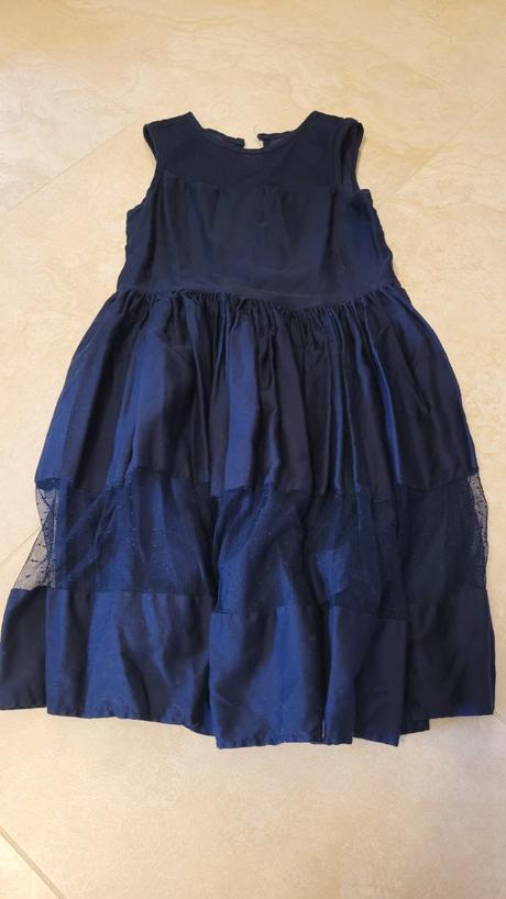 Šaty bez rukávov, 122