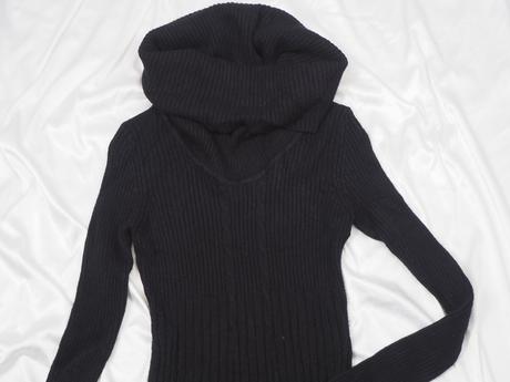 Kvalitné úpletové šaty s rolákom meily, s