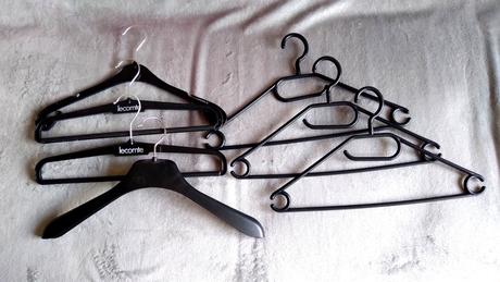 Vešiak ramienko pevné 7 kusov ako nové, 