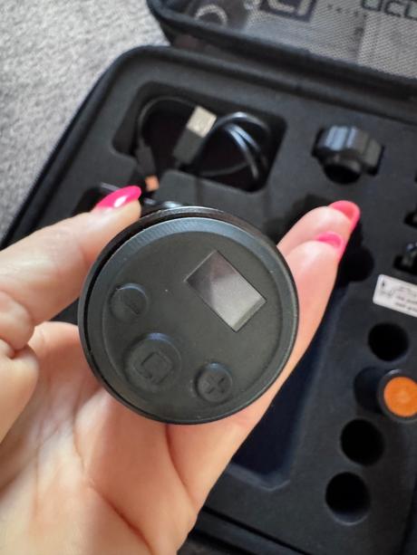 Strojček na tattoo acus, 