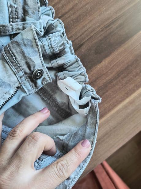 Kvalitné nohavice pre fesaka, 152