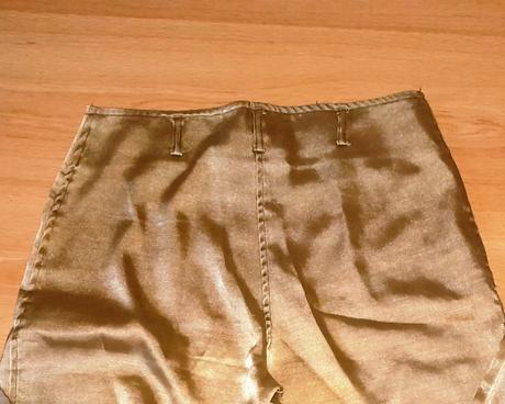 Lesklé nohavice, 40