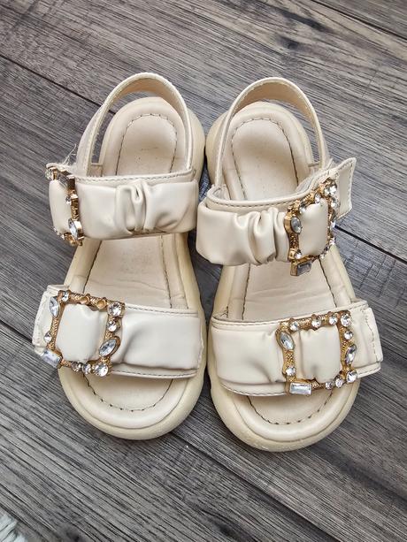 Sandálky s kamienkami, 29