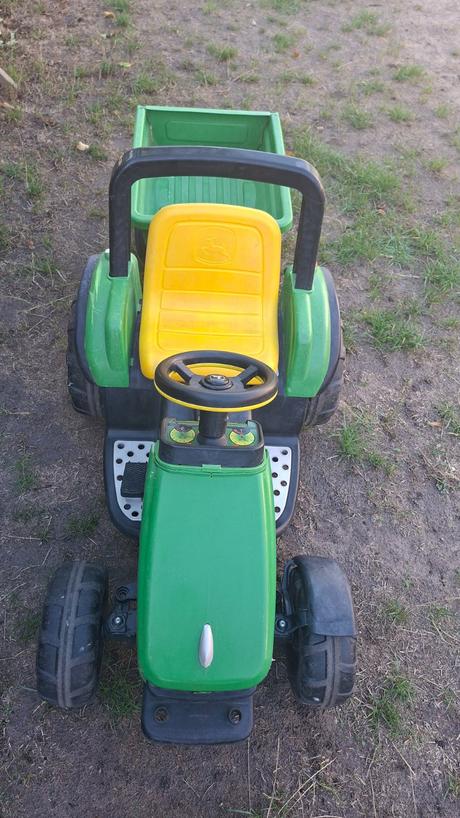 Traktor peg-perego na baterku,