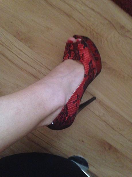 Červené čipkované lodičky, 37