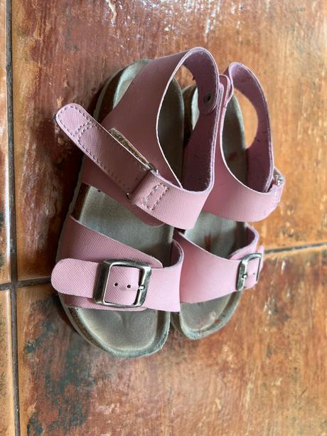 Sandalky, prezuvky, c. 33, protetika,33