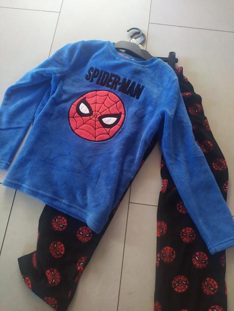 Teplejšie pyžamo spiderman, 146