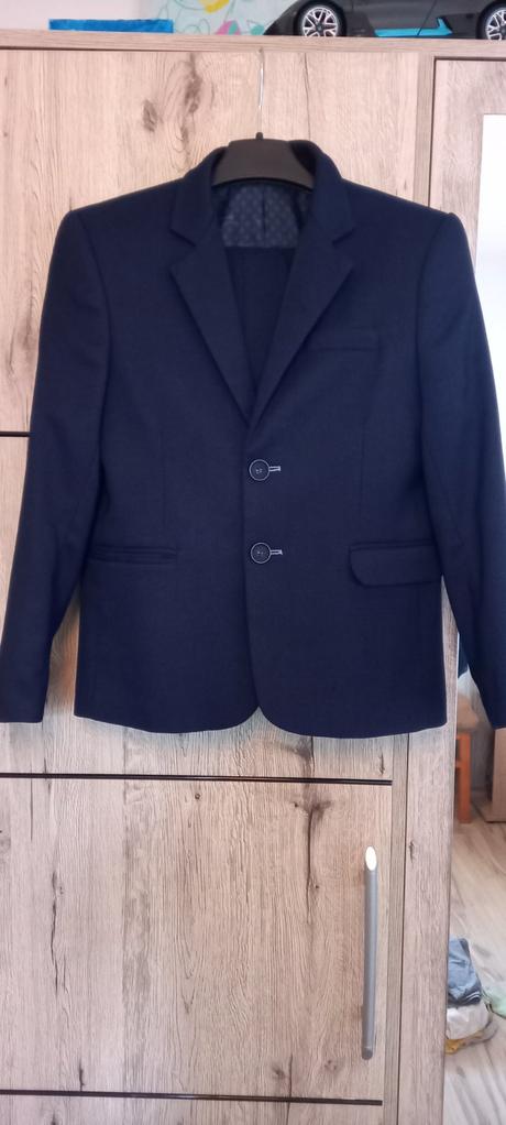 Slávnostný oblek 134, 134