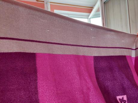 Deka fialova so vzorom., 