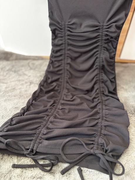 Obtiahnuté šaty, h&m,xs