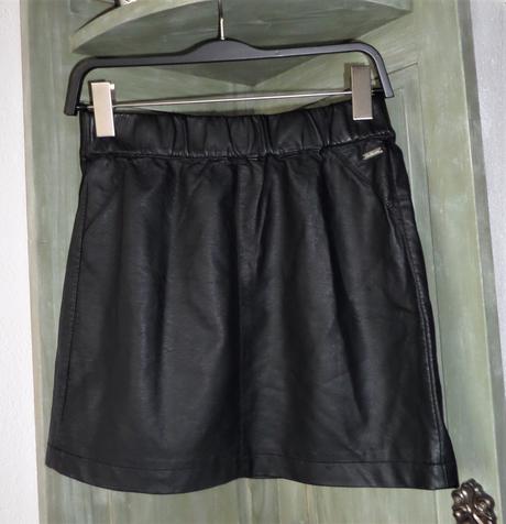 Koženková sukňa, 176