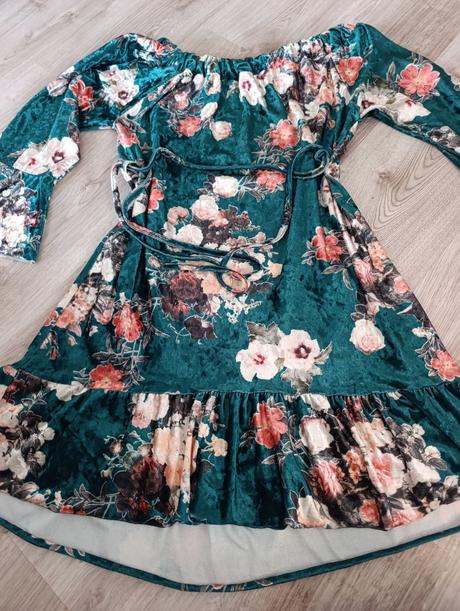 Krásne zamatové šaty, 