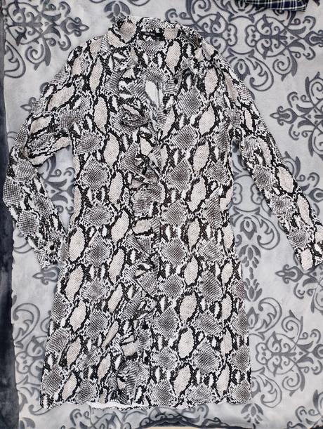 Marc aurel krásne dámske šaty s volánom, l