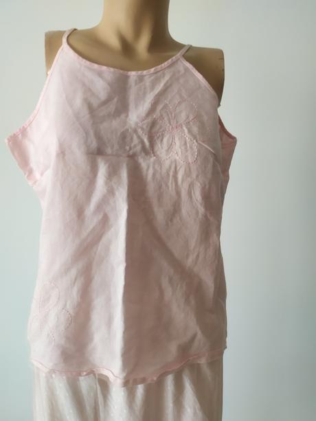 C 48 lanovy  topik pekny vysivany bol len na figur, l