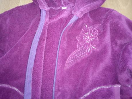 Fialovoružová mikina, 152