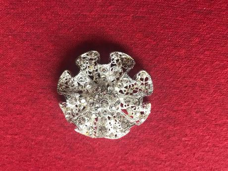 Brošna s vela kamienkami - priemer cca 6 cm,
