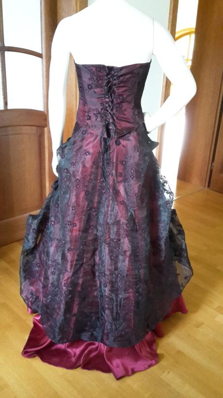 Spoločenské korzetové šaty, 38