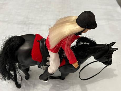 Čierny koník s jokejkou zn. teddies, 