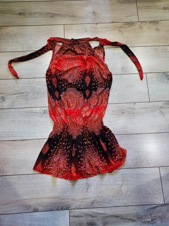 Krásny top  , sedí na s, m, s