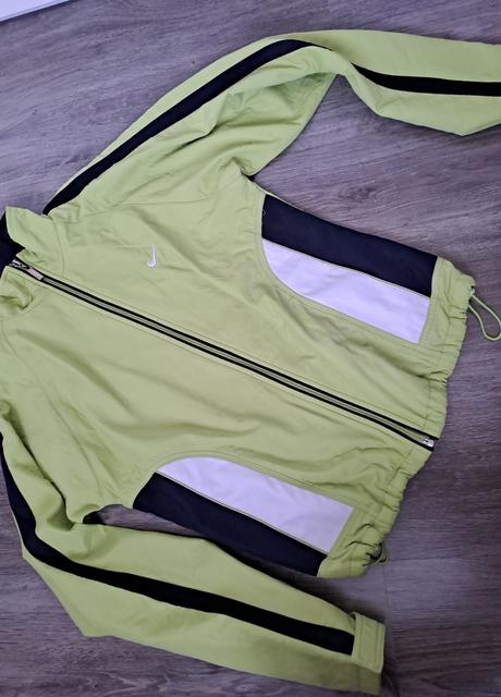 Vetrovka nike, 158