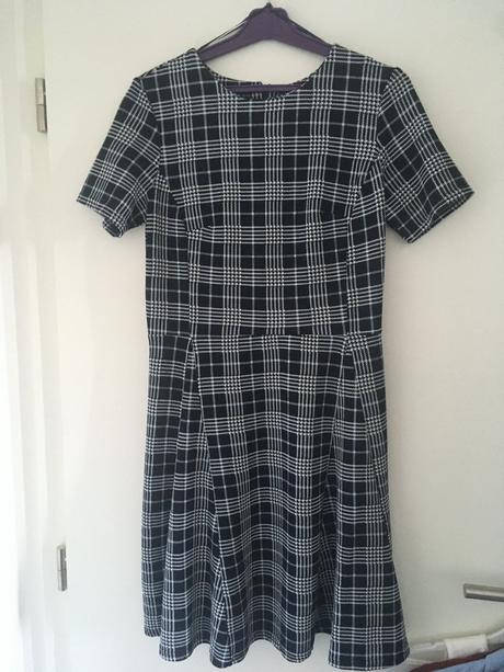 Kárované šaty zn. belloven, 38