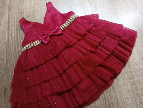 Slávnostné šaty, 74