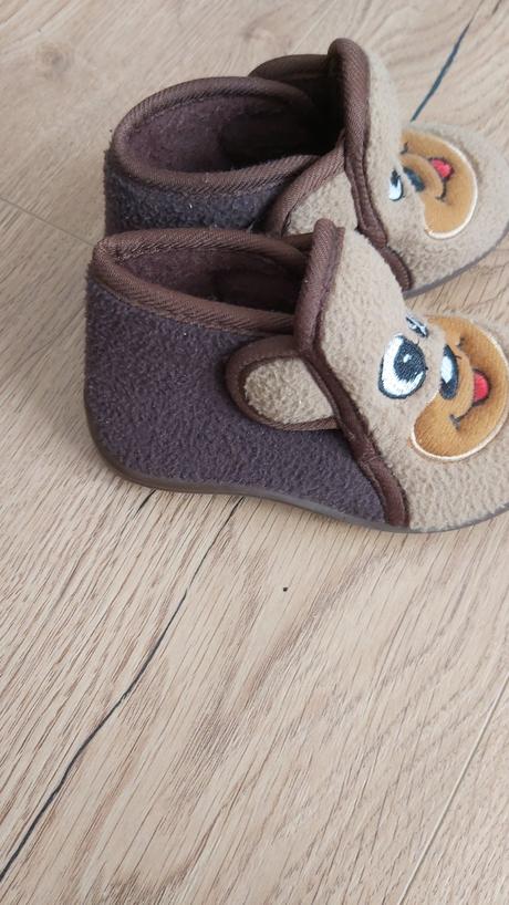 Papucky, 23