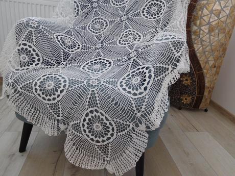 Veľký biely obrus ručne uháčkvaný biely, 