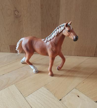 Schleich thoroughbred kobyla,