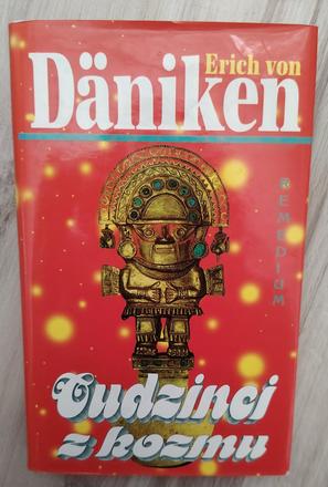 Däniken-cudzinci z kozmu,