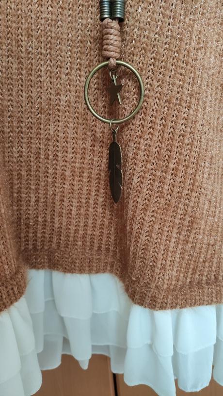 Pulóver a náhrdelník, 